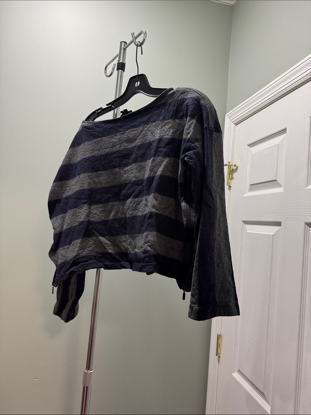 Lafayette 148 New York Striped Navy & Gray Cropped Sweatshirt